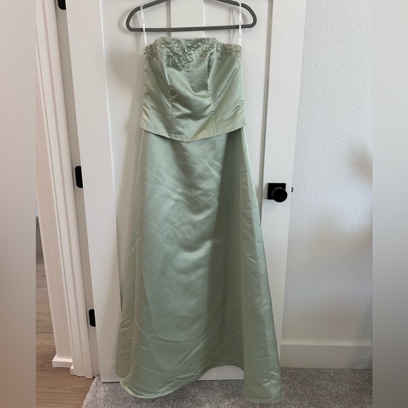 Pinky & Me size 10 light sage green strapless formal dress, prom, EUC, beaded - Picture 1 of 13